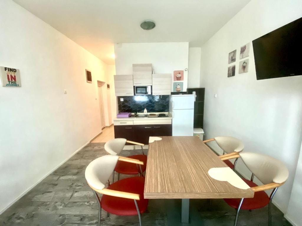 Crazy House Hostel Πούλα Εξωτερικό φωτογραφία