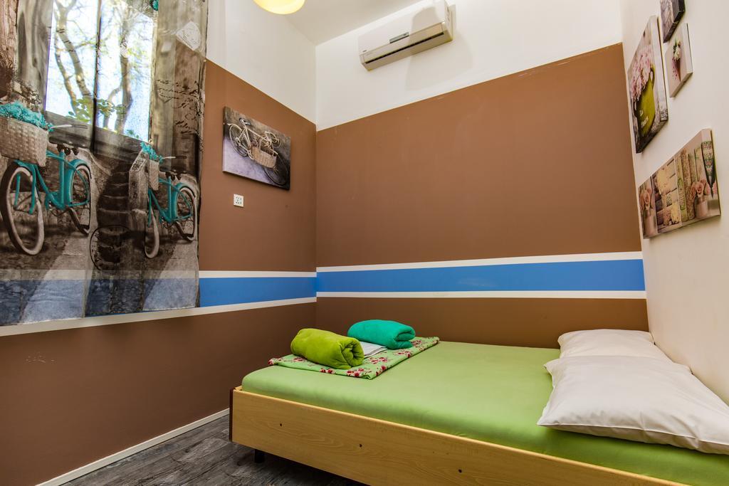 Crazy House Hostel Πούλα Εξωτερικό φωτογραφία
