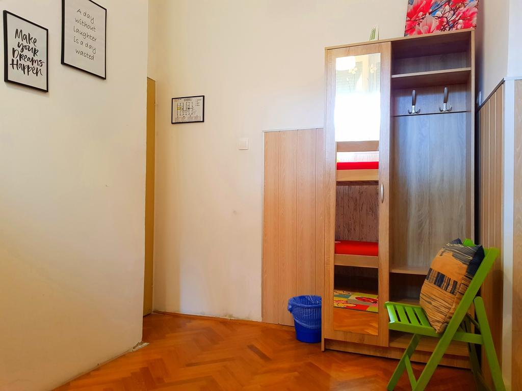 Crazy House Hostel Πούλα Εξωτερικό φωτογραφία